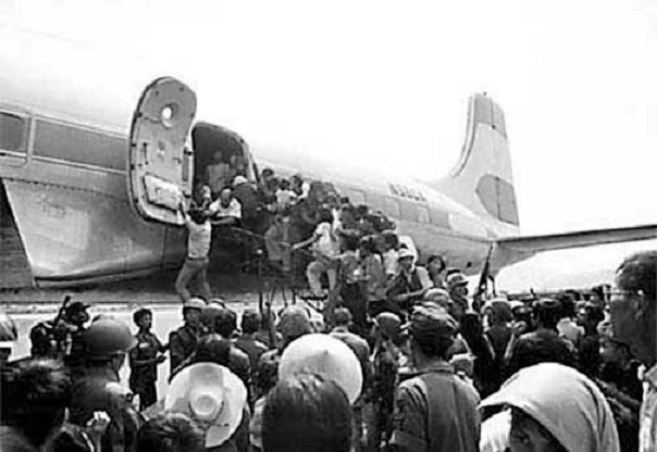 March 28 1975 Enemy at the Gate DaNang chaos evacuation3