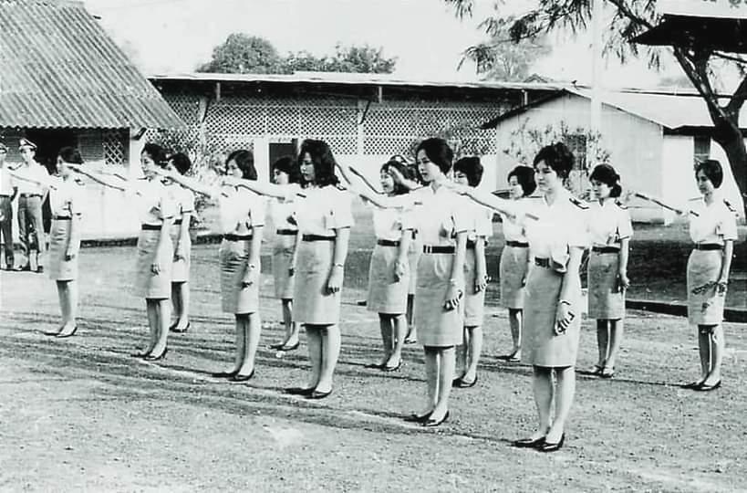 Nu SiQuanCanhSatQuocGia