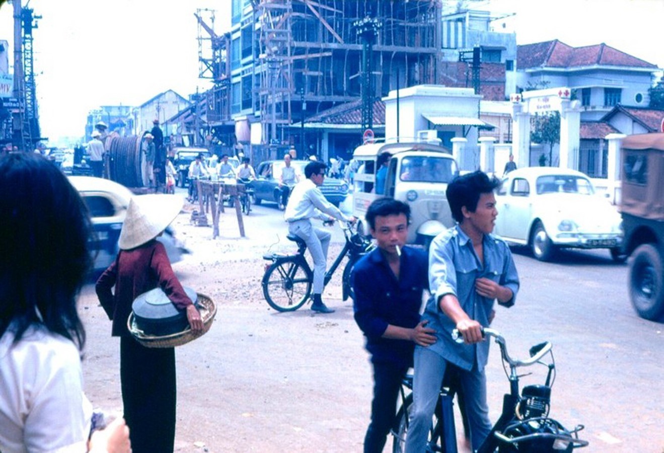 TanDinh NgaBaBaLeChan