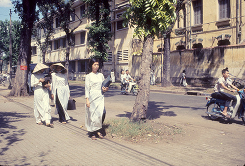 NuSinhGiaLong Saigon